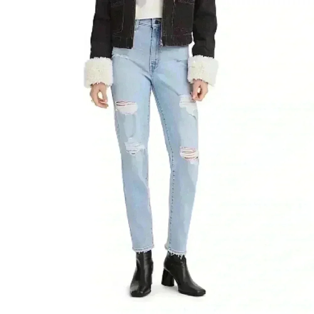 Levi’s High Rise Mom Jean in Shred of Dignity, size 32x27, NWT